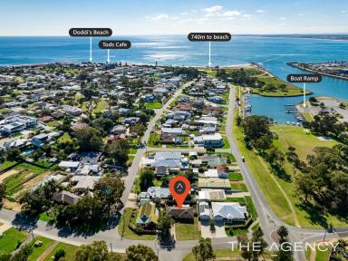 House For Sale - WA - Halls Head - 6210 - Vintage Coastal Charm Opposite Parkland – Your Old Halls Head Dream Starts Here (Image 2)