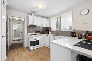 House For Sale - VIC - Kennington - 3550 - Effortless living in the heart of Kennington (Image 2)