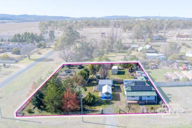 House For Sale - NSW - Deepwater - 2371 - Timeless Country Charm  (Image 2)