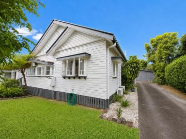 House For Sale - QLD - Atherton - 4883 - Character, Charm, and Convenience 450m from the Heart of Atherton (Image 2)
