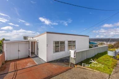 House For Lease - TAS - Montello - 7320 - 3-bedroom home ticks all the boxes with ocean views (Image 2)
