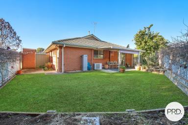 House For Sale - VIC - Wodonga - 3690 - PRIVATE LIVING WITH A SURPRISINGLY SPACIOUS BACKYARD (Image 2)