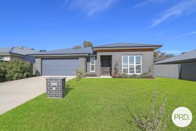 House For Sale - NSW - Thurgoona - 2640 - EXCEPTIONAL FAMILY LIVING AND ENTERTAINING (Image 2)