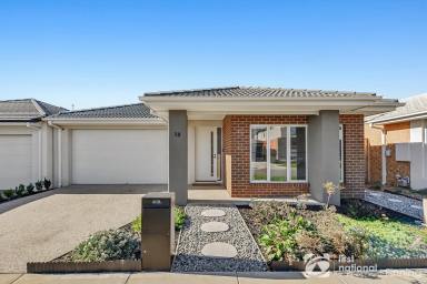 House Sold - VIC - Clyde North - 3978 - PERFECT FOR FIRST HOME BUYERS, INVESTORS OR DOWNSIZERS  (Image 2)