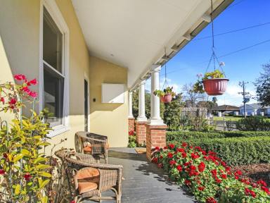 House For Sale - VIC - Bairnsdale - 3875 - GOLDEN TRIANGLE CHARM WITH FURTHER POTENTIAL  (Image 2)