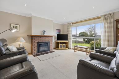 House For Sale - VIC - Camperdown - 3260 - Quiet Court Living (Image 2)