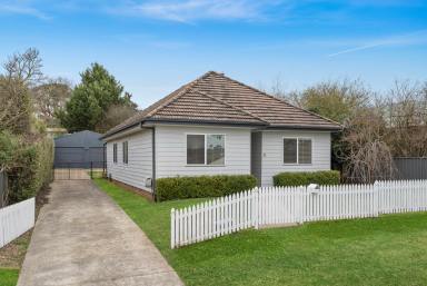 House Auction - NSW - Crookwell - 2583 - Country cottage charm  (Image 2)