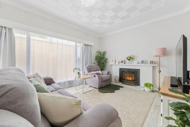 House For Sale - VIC - Mildura - 3500 - PERFECTLY SUITED FOR YOUNG FAMILIES, FIRST STEPS, A PERFECT RETIREMENT OR A HASSLE-FREE INVESTMENT! (Image 2)
