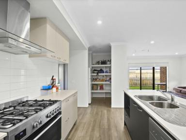 House For Sale - VIC - Bairnsdale - 3875 - MODERN METRICON HOME WITH SECURE LONG-TERM INVESTMENT IN SHANNON WATERS ESTATE  (Image 2)