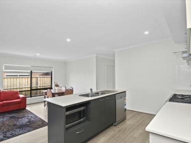 House For Sale - VIC - Bairnsdale - 3875 - MODERN METRICON HOME WITH SECURE LONG-TERM INVESTMENT IN SHANNON WATERS ESTATE  (Image 2)