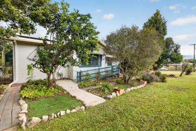House For Sale - QLD - Atherton - 4883 - CHARACTER, CHARM & 809m² OF OPPORTUNITY  (Image 2)