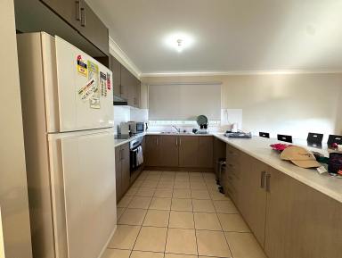 Unit For Lease - VIC - Swan Hill - 3585 - 3 Bedroom brick townhouse  (Image 2)
