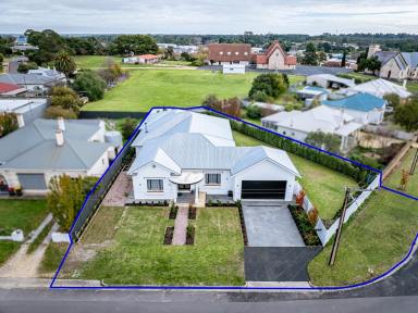 House For Sale - SA - Naracoorte - 5271 - Exquisite sandstone character home circa 1935, remarkable scale and endless possibilities on 1107sqm.  (Image 2)