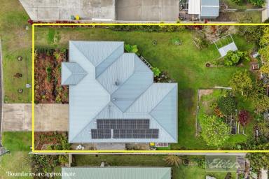 House For Sale - QLD - Cooloola Cove - 4580 - BIG HOME WITH ROOM FOR A BIG SHED  (Image 2)
