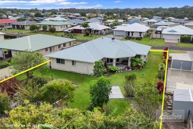 House For Sale - QLD - Cooloola Cove - 4580 - BIG HOME WITH ROOM FOR A BIG SHED (Image 2)