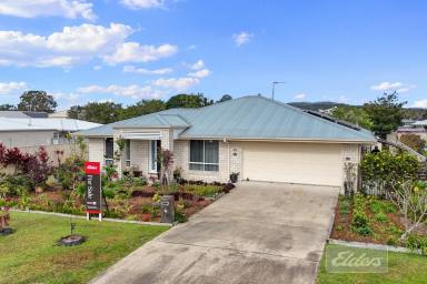 House For Sale - QLD - Cooloola Cove - 4580 - BIG HOME WITH ROOM FOR A BIG SHED  (Image 2)