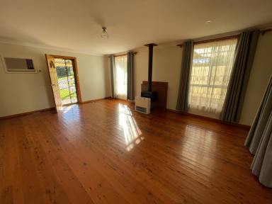 House For Lease - NSW - Jugiong - 2726 - Country Lifestyle Home Living  (Image 2)