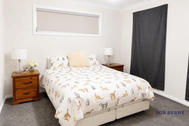 House For Lease - NSW - Dubbo - 2830 - Modern Living in Sought After Macquarie View  (Image 2)