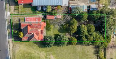 House For Sale - NSW - Bega - 2550 - TWO HOMES IN ONE ON BELMORE  (Image 2)