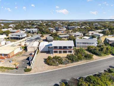 House For Sale - SA - Marion Bay - 5575 - Charming Coastal Retreat * WIWO * Sea Views * 5 Bedrooms * 2 Bathrooms *  (Image 2)