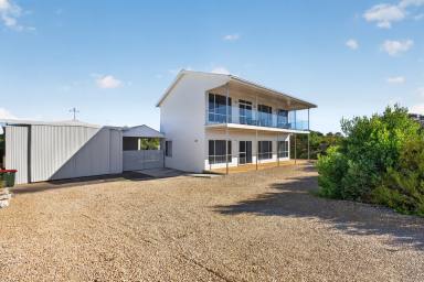 House For Sale - SA - Marion Bay - 5575 - Charming Coastal Retreat * WIWO * Sea Views * 5 Bedrooms * 2 Bathrooms *  (Image 2)