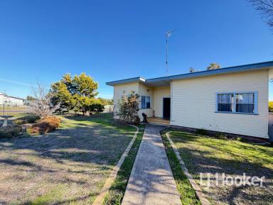 House For Sale - NSW - Inverell - 2360 - Affordable Living in Popular Albion Hill  (Image 2)