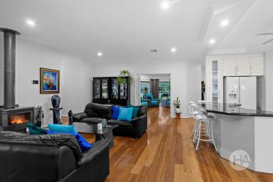 House For Sale - VIC - Somerville - 3912 - Dual Living with Acreage Freedom  (Image 2)