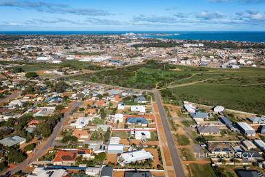 House For Sale - WA - Strathalbyn - 6530 - CONTACT AGENT  (Image 2)