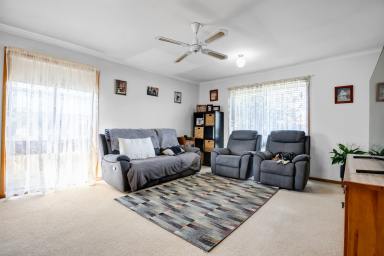 House For Sale - VIC - Mildura - 3500 - Quiet Court Living Done Wright  (Image 2)