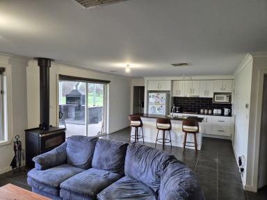 House For Sale - NSW - Gundagai - 2722 - Rural Living, Close to Town.  (Image 2)