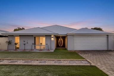 House For Sale - WA - Dalyellup - 6230 - SPACIOUS FAMILY LIVING WITH ROOM FOR EVERYONE!  (Image 2)