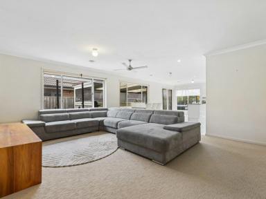 House For Lease - VIC - Bairnsdale - 3875 - 6 WHIPBIRD STREET, SHANNON WATERS ESTATE, BAIRNSDALE  (Image 2)