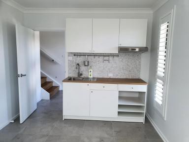 Duplex/Semi-detached Leased - NSW - Bolton Point - 2283 - Bottom floor, self contained studio, kitchenette/lounge room, large bedroom, massive walk in robe/ensuite. Water view. Cul de sac. Off street parking.  (Image 2)