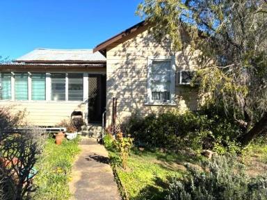 House For Sale - NSW - Merriwa - 2329 - Renovation or Development Opportunity.  (Image 2)
