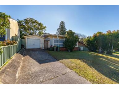 House For Sale - NSW - Forster - 2428 - Renovate, Rebuild or Reap the Rewards  (Image 2)