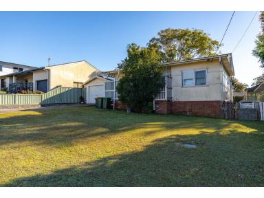 House For Sale - NSW - Forster - 2428 - Renovate, Rebuild or Reap the Rewards  (Image 2)