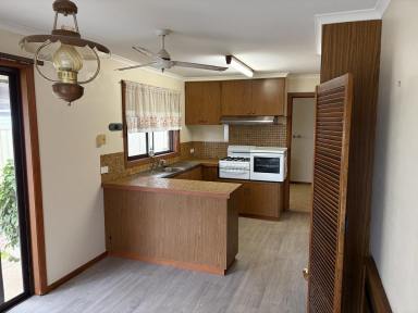 House Leased - VIC - Hamilton - 3300 - Low Maintenance Home (Image 2)