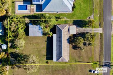 House For Sale - QLD - Cooloola Cove - 4580 - Calling All Handi-Persons! (Image 2)