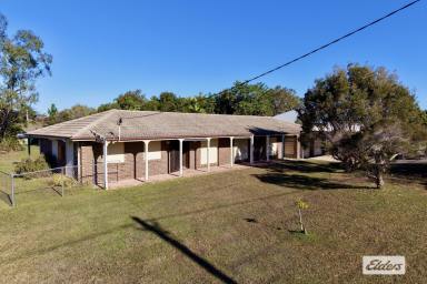 House For Sale - QLD - Cooloola Cove - 4580 - Calling All Handi-Persons! (Image 2)
