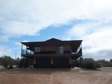 House For Lease - WA - Hopetoun - 6348 - Spacious Family Home in quiet bush setting  (Image 2)