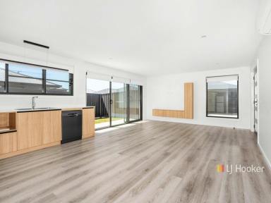 Unit For Sale - TAS - Latrobe - 7307 - Beautifully Presented Villa  (Image 2)