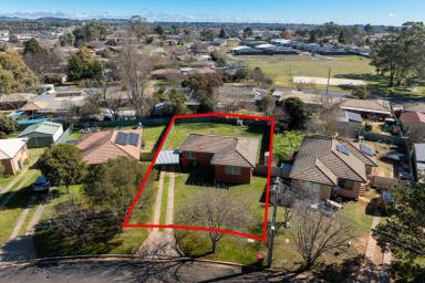 House For Sale - NSW - Orange - 2800 - 3 BEDROOM RENOVATED BRICK & TILE HOME - QUIET LOCATION INVEST, NEST OR EXPAND  (Image 2)