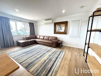 House For Lease - NSW - Inverell - 2360 - Tidy 3 Bedroom Home with Modern Touches  (Image 2)