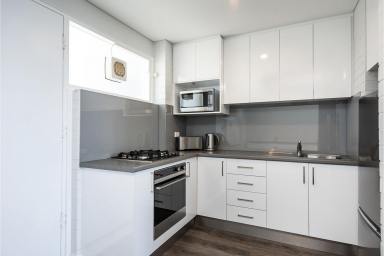 Apartment For Sale - WA - Fremantle - 6160 - Rare Top-Floor Apartment Opposite Monument Hill!  (Image 2)