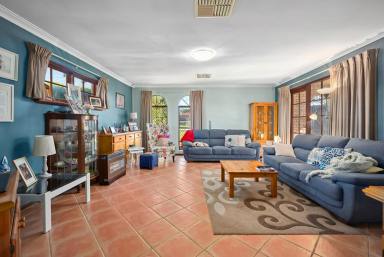 House For Sale - WA - Ferndale - 6148 - Perfectly positioned family home (Image 2)