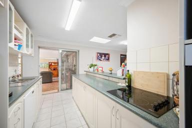 House For Sale - WA - Ferndale - 6148 - Perfectly positioned family home  (Image 2)