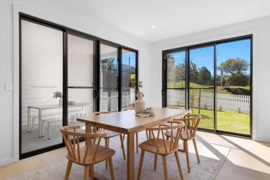 House For Sale - NSW - Figtree - 2525 - Torrens Title Hampton-style Residence (Image 2)