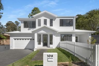House For Sale - NSW - Figtree - 2525 - Torrens Title Hampton-style Residence (Image 2)
