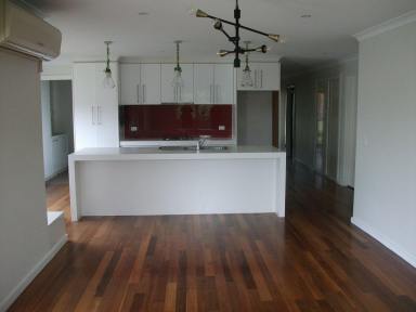 House For Lease - VIC - Lucknow - 3875 - STYLISH FAMILY LIVING IN A PEACEFUL COURT SETTING  (Image 2)