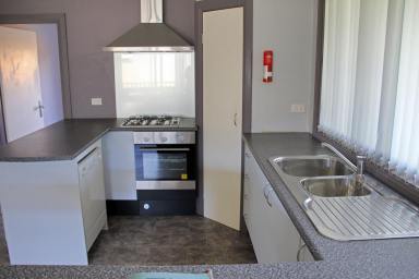 House For Lease - NSW - Taree - 2430 - Spacious Family Home in Convenient Location (Image 2)